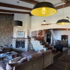 Ekskluzivna kuća u Jadranovu s bazenom, pogledom na more i velikom parcelom