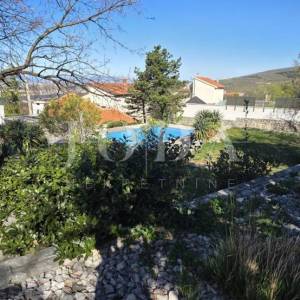 Ekskluzivna kuća u Jadranovu s bazenom, pogledom na more i velikom parcelom