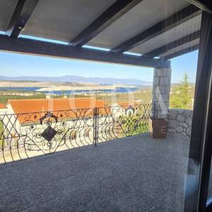 Ekskluzivna kuća u Jadranovu s bazenom, pogledom na more i velikom parcelom