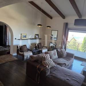 Ekskluzivna kuća u Jadranovu s bazenom, pogledom na more i velikom parcelom