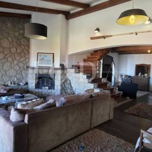 Ekskluzivna kuća u Jadranovu s bazenom, pogledom na more i velikom parcelom