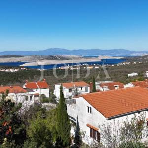 Ekskluzivna kuća u Jadranovu s bazenom, pogledom na more i velikom parcelom