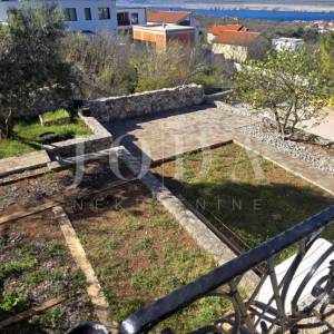 Ekskluzivna kuća u Jadranovu s bazenom, pogledom na more i velikom parcelom