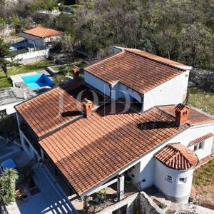 Ekskluzivna kuća u Jadranovu s bazenom, pogledom na more i velikom parcelom