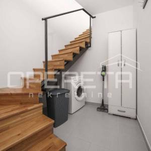 Ekskluzivna lokacija Tribunj vila uz more s apartmanima i poslovnim prostorom