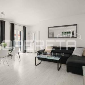 Ekskluzivna lokacija Tribunj vila uz more s apartmanima i poslovnim prostorom