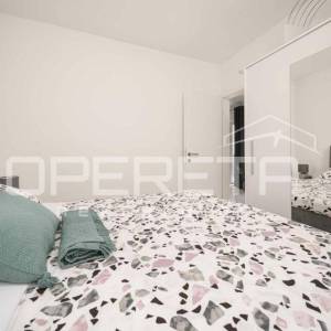 Ekskluzivna lokacija Tribunj vila uz more s apartmanima i poslovnim prostorom