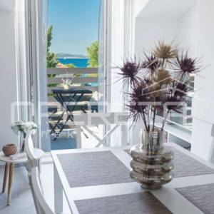 Ekskluzivna lokacija Tribunj vila uz more s apartmanima i poslovnim prostorom