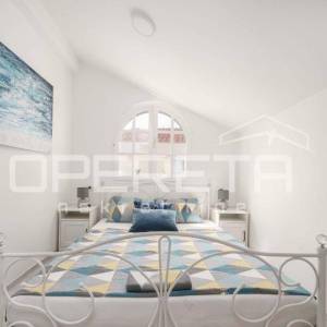 Ekskluzivna lokacija Tribunj vila uz more s apartmanima i poslovnim prostorom