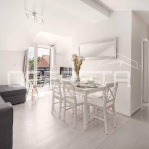 Ekskluzivna lokacija Tribunj vila uz more s apartmanima i poslovnim prostorom