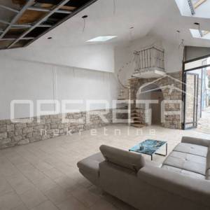 Ekskluzivna lokacija Tribunj vila uz more s apartmanima i poslovnim prostorom