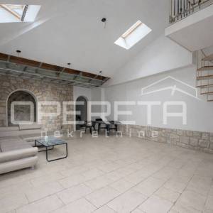 Ekskluzivna lokacija Tribunj vila uz more s apartmanima i poslovnim prostorom