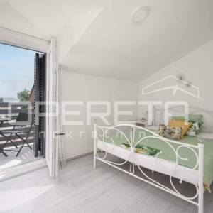 Ekskluzivna lokacija Tribunj vila uz more s apartmanima i poslovnim prostorom