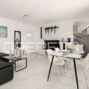 Ekskluzivna lokacija Tribunj vila uz more s apartmanima i poslovnim prostorom