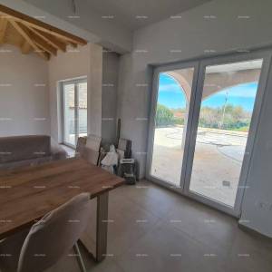 Elegantna vila u mirnom okruženju nadomak mora s pogledom na vinograde i maslinike