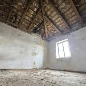 Galižana –kamena kuće s građevinskim zemljištem i šternom