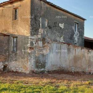 Galižana –kamena kuće s građevinskim zemljištem i šternom