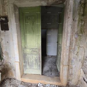 Galižana –kamena kuće s građevinskim zemljištem i šternom