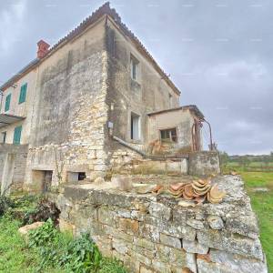 Galižana –kamena kuće s građevinskim zemljištem i šternom