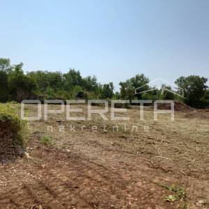Građevinski teren 505 m² u Pinezićima (struja, voda, uredan put i vlasništvo)