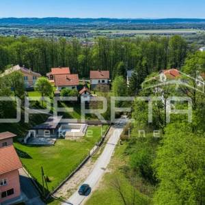 GRAĐEVINSKO ZEMLJIŠTE SA ZAPOČETOM GRADNJOM – SAMOBOR – JELENŠČAK - 1.192 m² + B