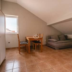 Hrvatska, Zadar, Vinjerac – kuća sa 6 apartmana i pogledom na more, 299 m², idealna investicija