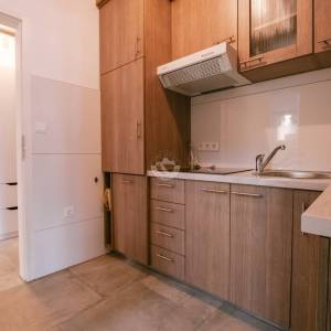 Hrvatska, Zadar, Vinjerac – kuća sa 6 apartmana i pogledom na more, 299 m², idealna investicija