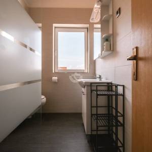 Hrvatska, Zadar, Vinjerac – kuća sa 6 apartmana i pogledom na more, 299 m², idealna investicija