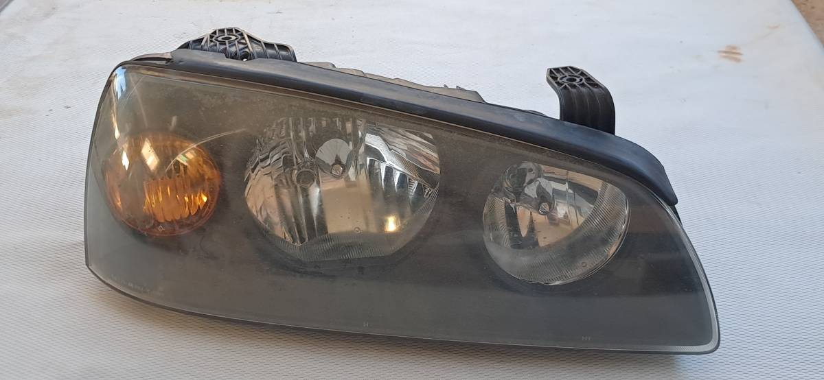 HYUNDAI ELANTRA - Desni far (original)