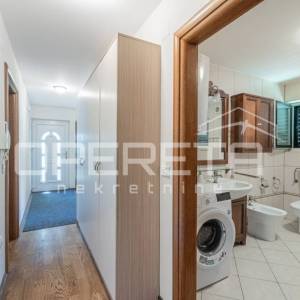 Ičići – prostran stan na 1. katu s tavanskim prostorom, terasom i 2 parkirna mje