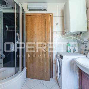 Ičići – prostran stan na 1. katu s tavanskim prostorom, terasom i 2 parkirna mje