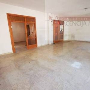 Imotski poslovni prostor 88,60 m2 + terasa - najam