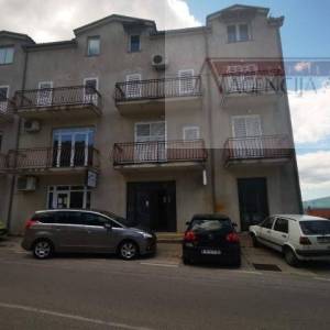 Imotski poslovni prostor 88,60 m2 + terasa - najam