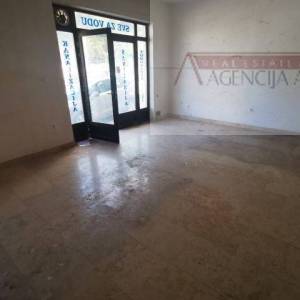 Imotski poslovni prostor 88,60 m2 + terasa - najam