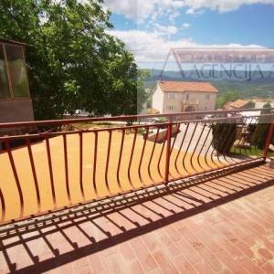 Imotski poslovni prostor 88,60 m2 + terasa - najam