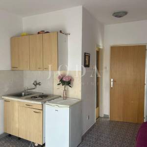 Investicijska kuća s 5 jedinica i otvorenim pogledom na more – Crikvenica, 300 m od mora