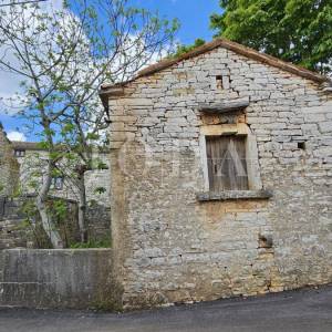 Istarska kamena kuća za adaptaciju,BERAM okolica