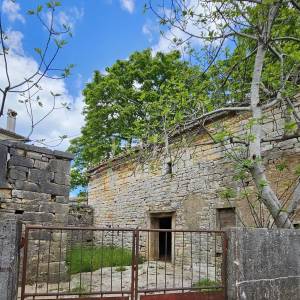 Istarska kamena kuća za adaptaciju,BERAM okolica