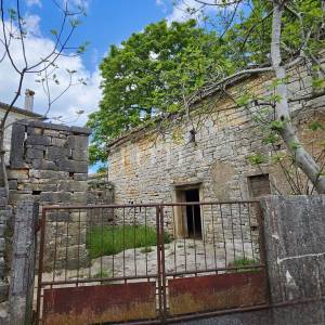 Istarska kamena kuća za adaptaciju,BERAM okolica