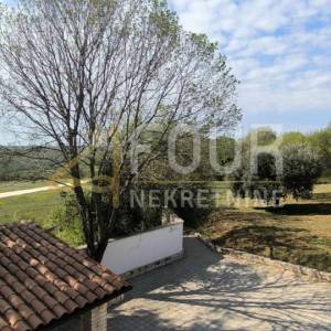 Istra, Barban - okolica, samostojeća kuća s bazenom