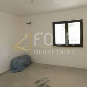 Istra, Barban, samostojeća kuća 206m2, terasa, balkon