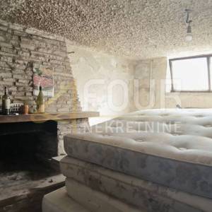 Istra, Barban, samostojeća kuća 206m2, terasa, balkon