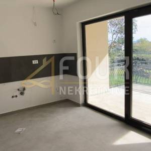 Istra, Barban, samostojeća kuća 206m2, terasa, balkon