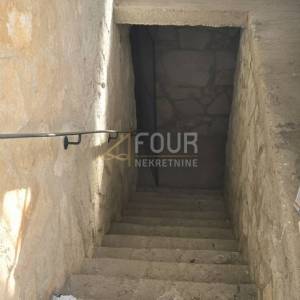 Istra, Barban, samostojeća kuća 206m2, terasa, balkon