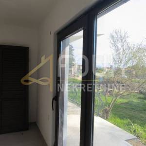 Istra, Barban, samostojeća kuća 206m2, terasa, balkon