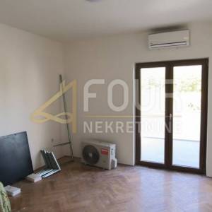 Istra, Barban, samostojeća kuća 206m2, terasa, balkon