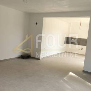 Istra, Barban, samostojeća kuća 206m2, terasa, balkon