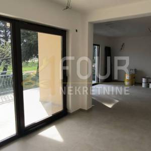 Istra, Barban, samostojeća kuća 206m2, terasa, balkon