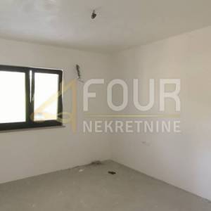 Istra, Barban, samostojeća kuća 206m2, terasa, balkon