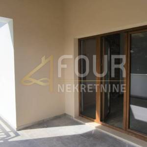 Istra, Barban, samostojeća kuća 206m2, terasa, balkon